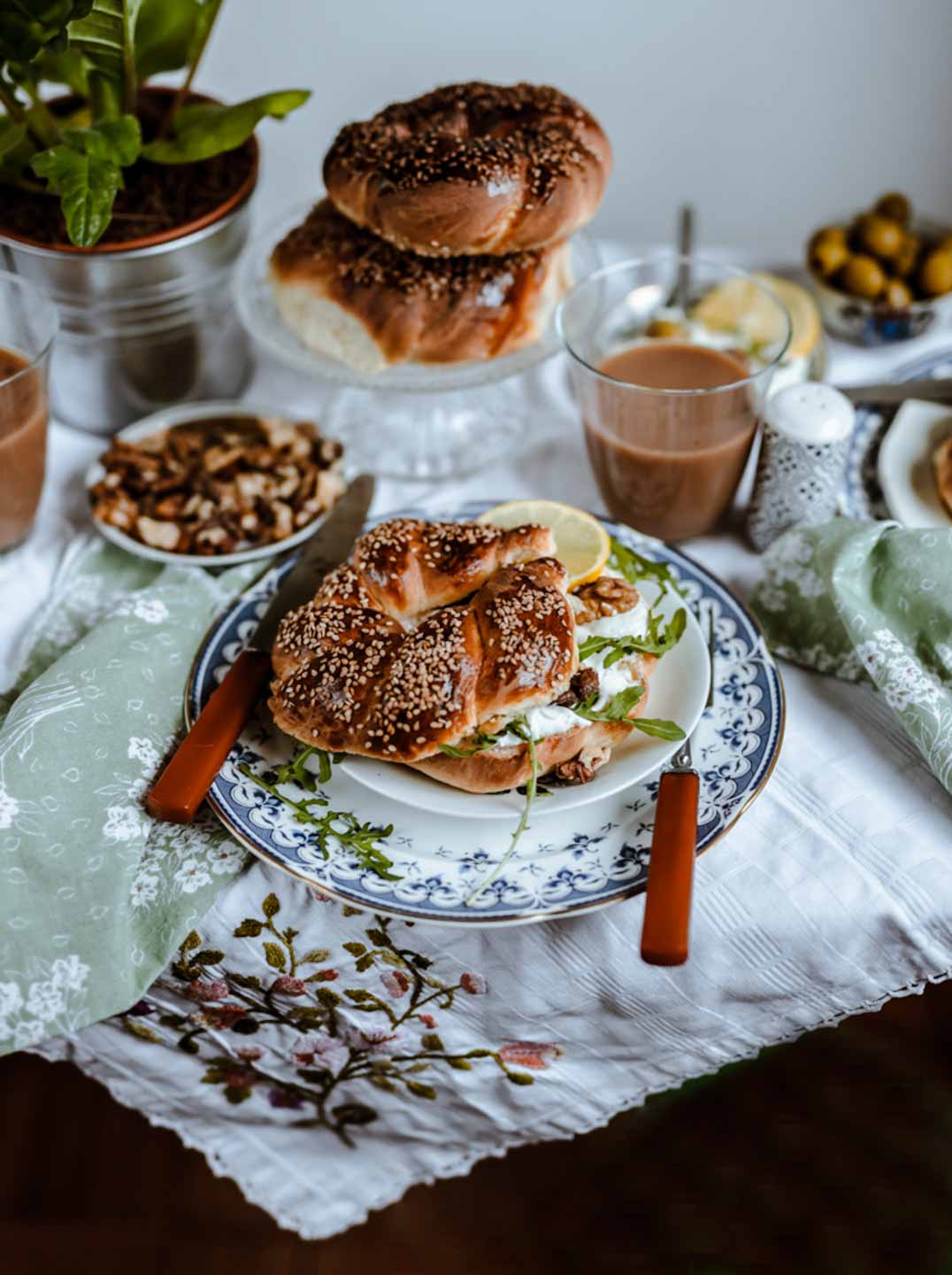 Easter Breakfast: Twisted Bagels with Black Tea Latte